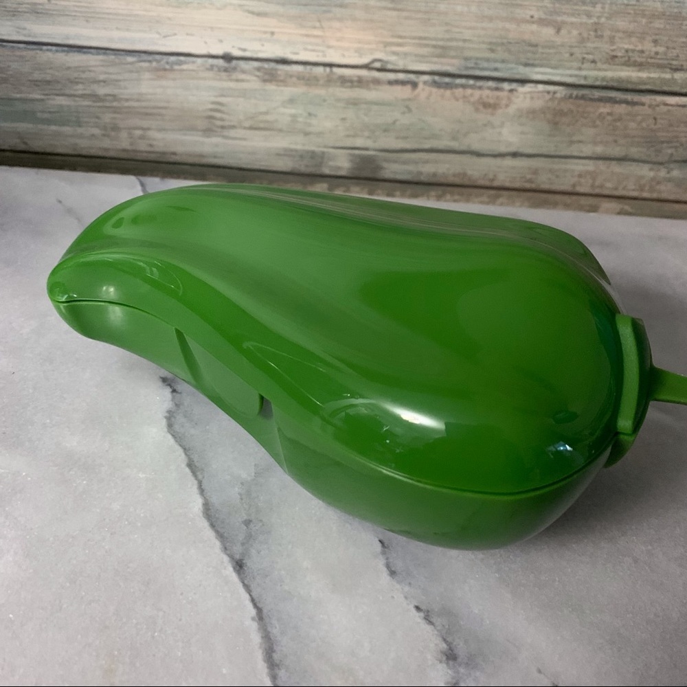 Tupperware Pepper keeper New